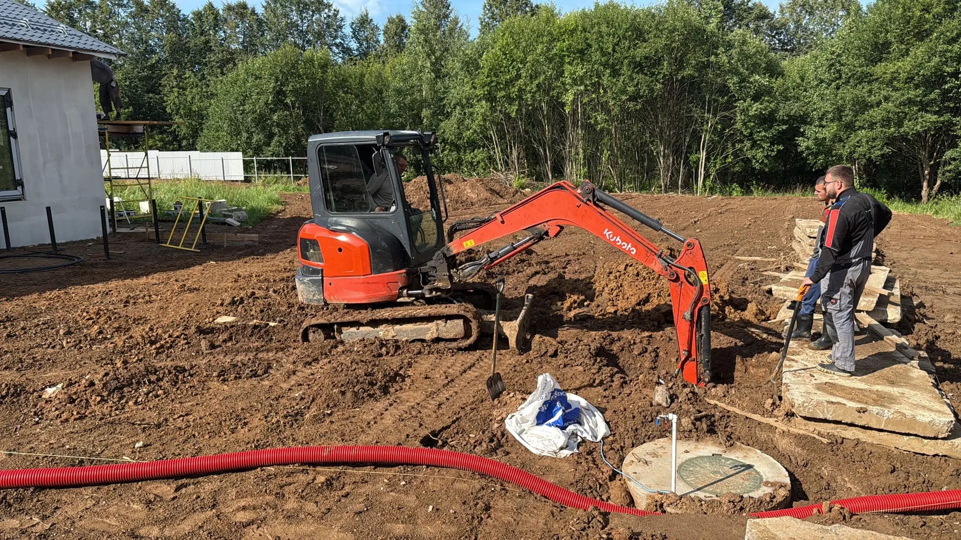 Мини-экскаватор Kubota KX037-4 на объекте в Московской области